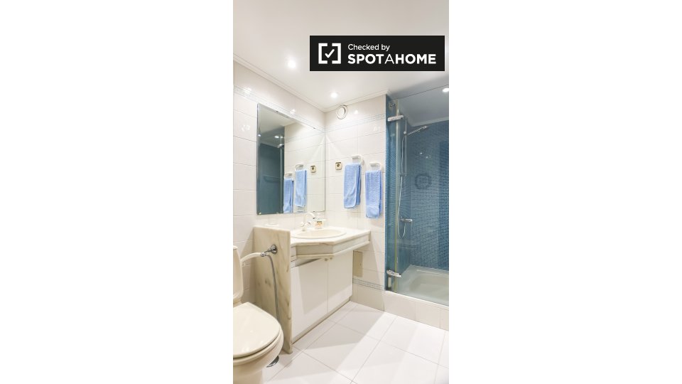 Double room Lisbon, 4 beds, 180m² — photo 15