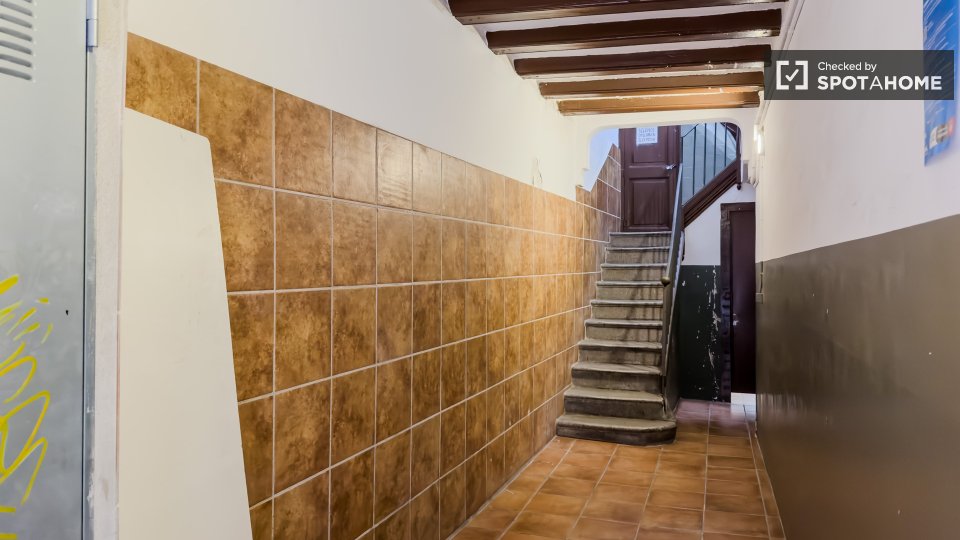 Double room Barcelona, 3 beds — photo 14