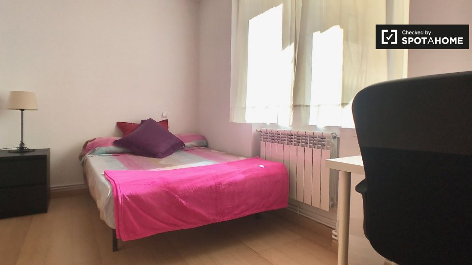 Double room Madrid, 3 beds — photo 14