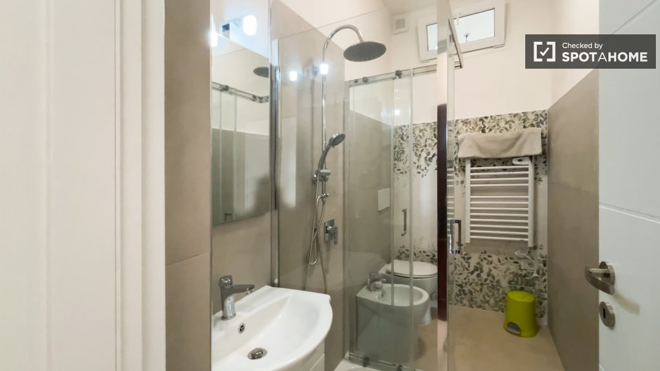 Double room Milan, 3 beds — photo 18