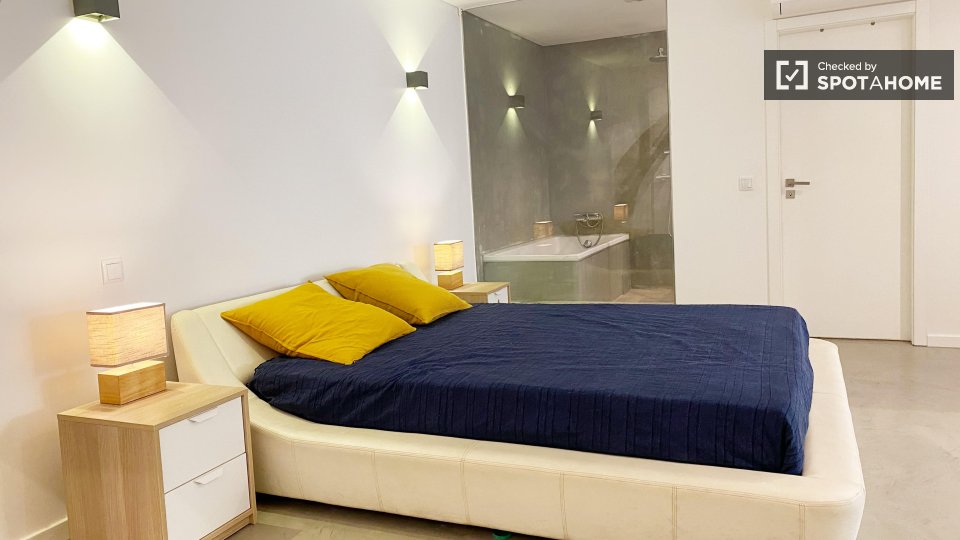 Apartment Lisbon, 2 beds, 117m² — photo 29