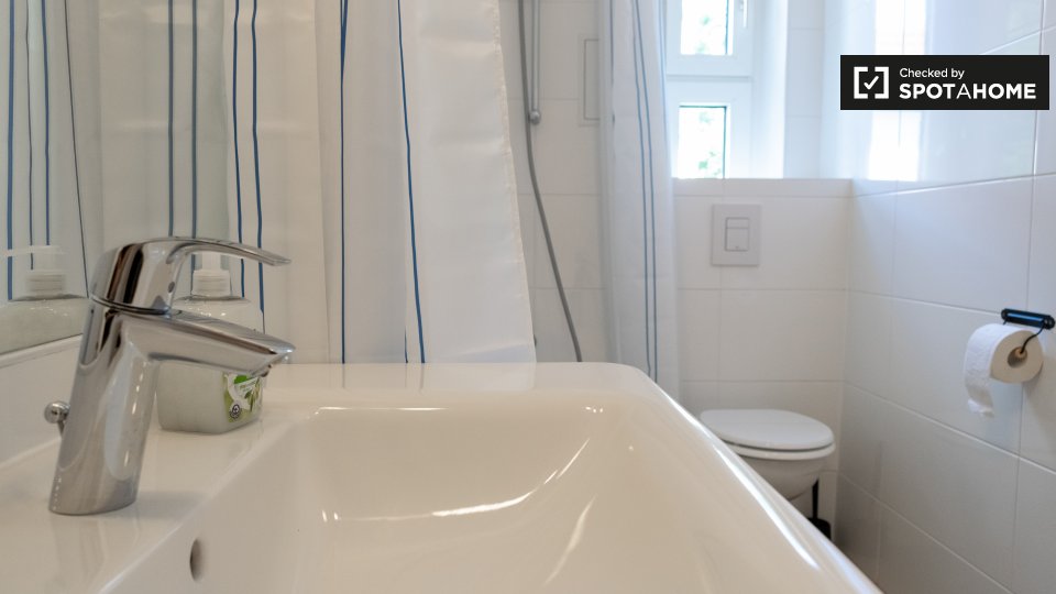 Double room Berlin, 5 beds, 72m² — photo 4