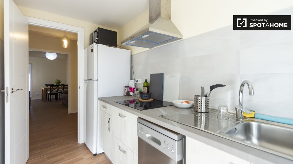 Double room Madrid, 3 beds, 65m² — photo 17