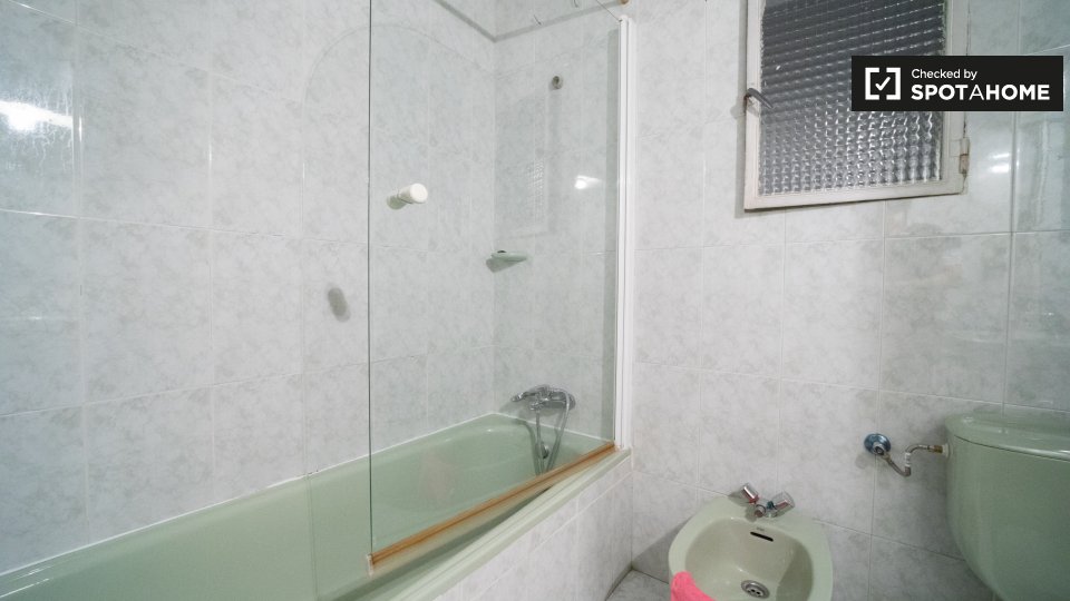 Double room Madrid, 3 beds — photo 4