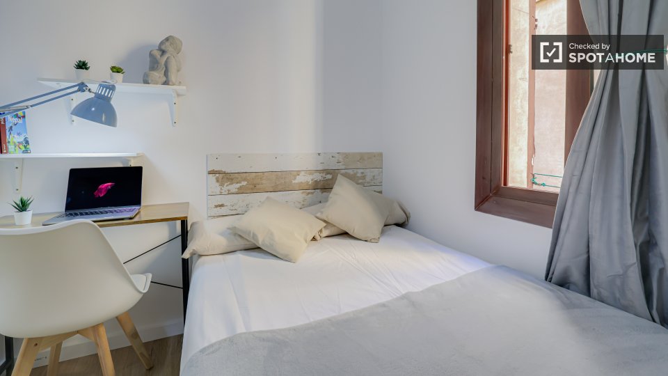 Double room Barcelona, 5 beds — photo 37
