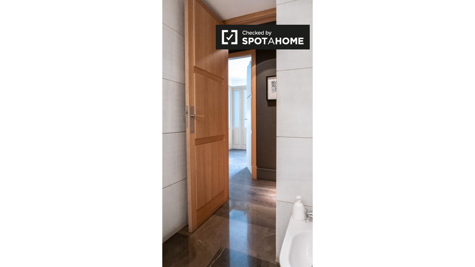 Double room Madrid, 5 beds, 200m² — photo 19
