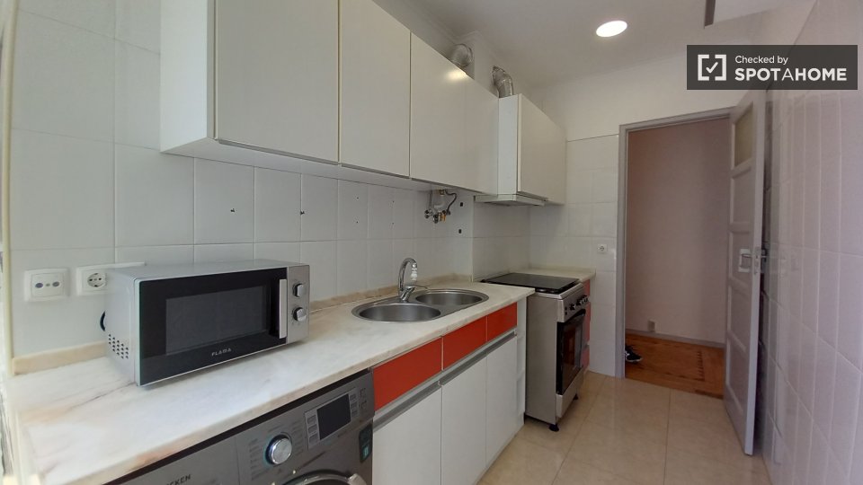 Double room Lisbon, 2 beds, 60m² — photo 8