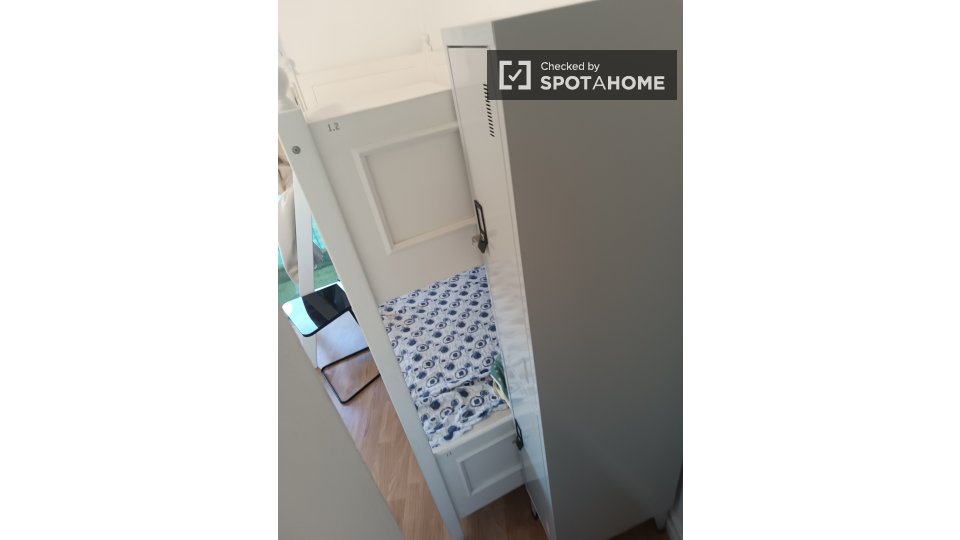 Double room Lisbon, 5 beds, 90m² — photo 32