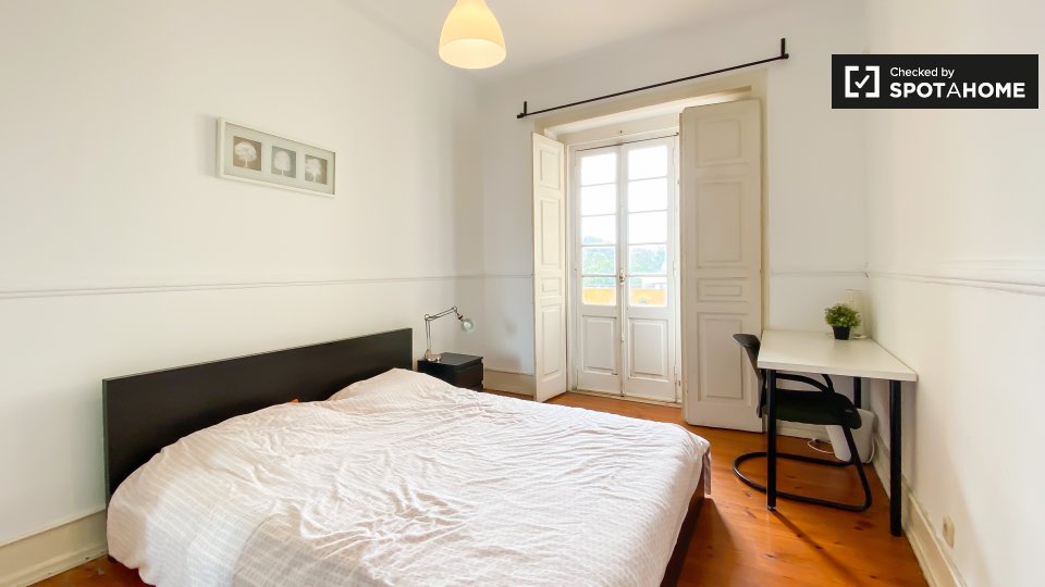 Double room Lisbon, 4 beds, 110m² — photo 3