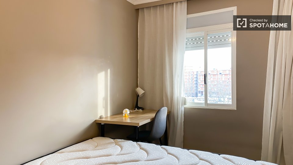 Double room Lisbon, 3 beds, 60m² — photo 12