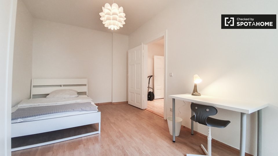 Double room Berlin, 2 beds, 40m² — photo 3