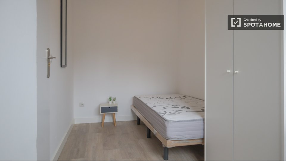 Double room Madrid, 4 beds, 65m² — photo 7