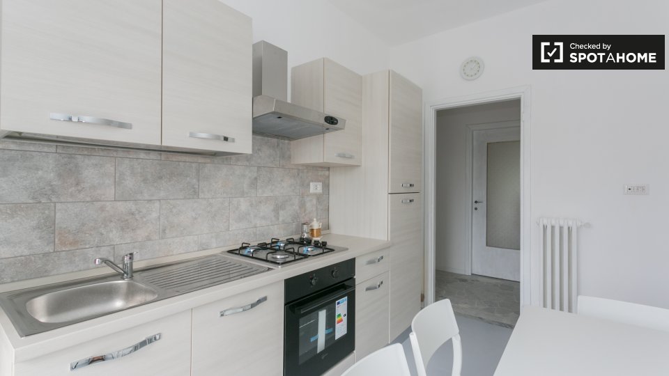 Double room Milan, 3 beds, 75m² — photo 9