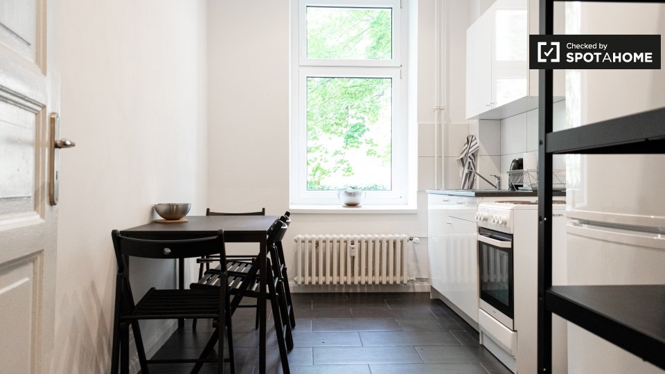 Double room Berlin, 4 beds, 68m² — photo 5