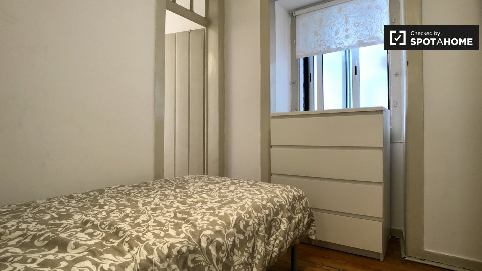 Double room Lisbon, 4 beds, 80m² — photo 12