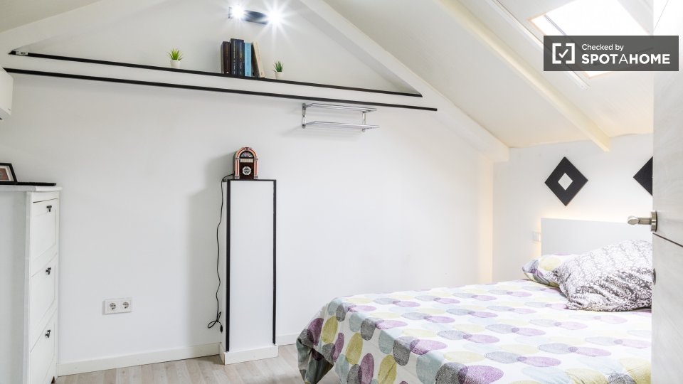 Double room Madrid, 3 beds — photo 27
