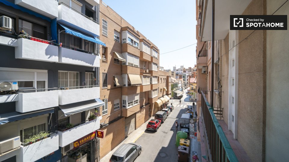 Double room Valencia, 3 beds — photo 15