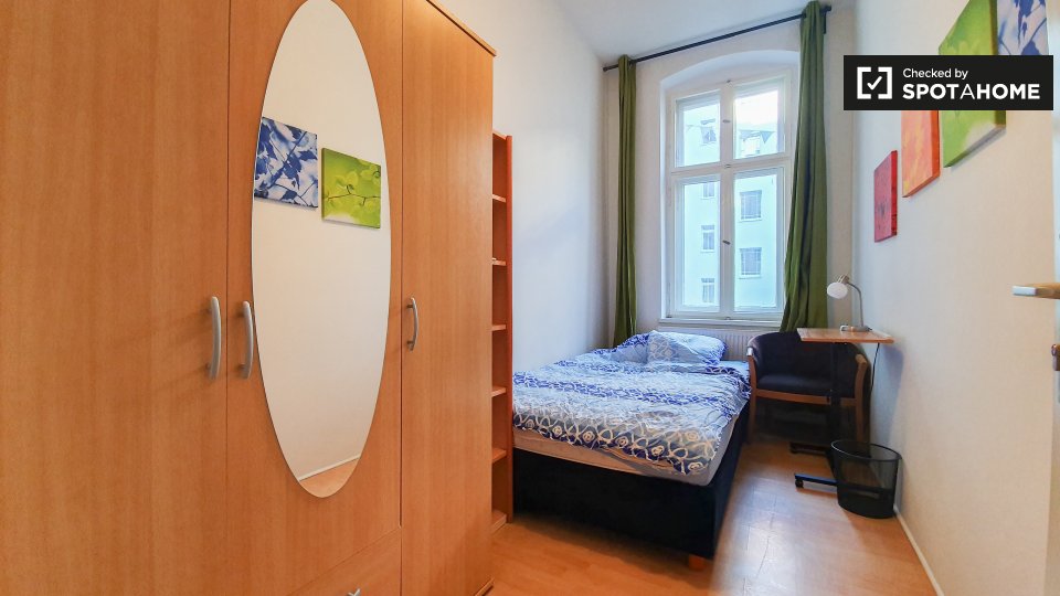Double room Berlin, 3 beds, 55m² — photo 17