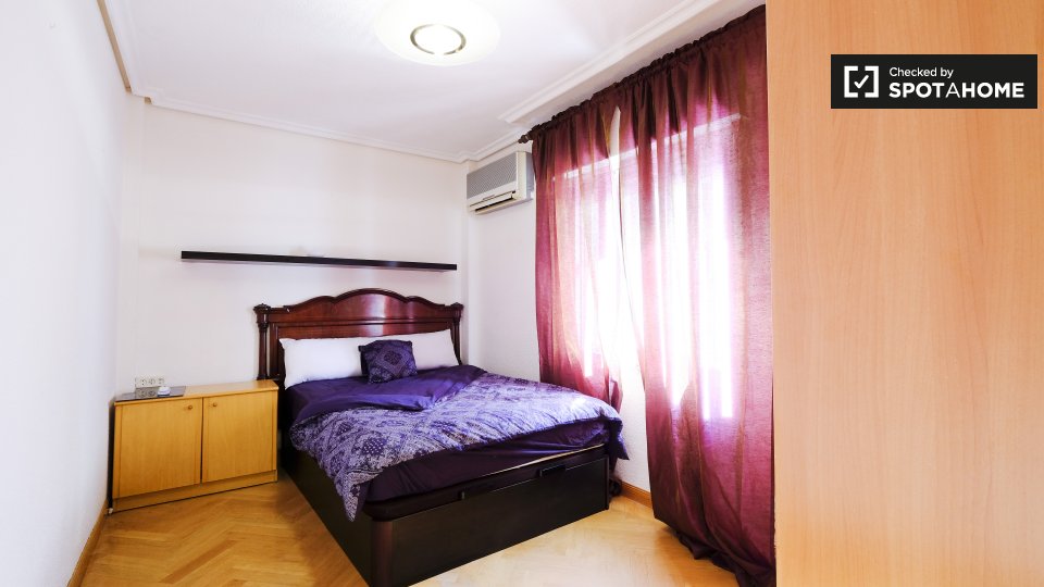 Double room Madrid, 4 beds, 100m² — photo 1