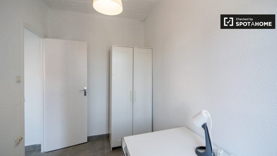 Double room Valencia, 3 beds — photo 3