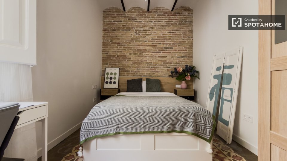 Double room Barcelona, 3 beds — photo 20