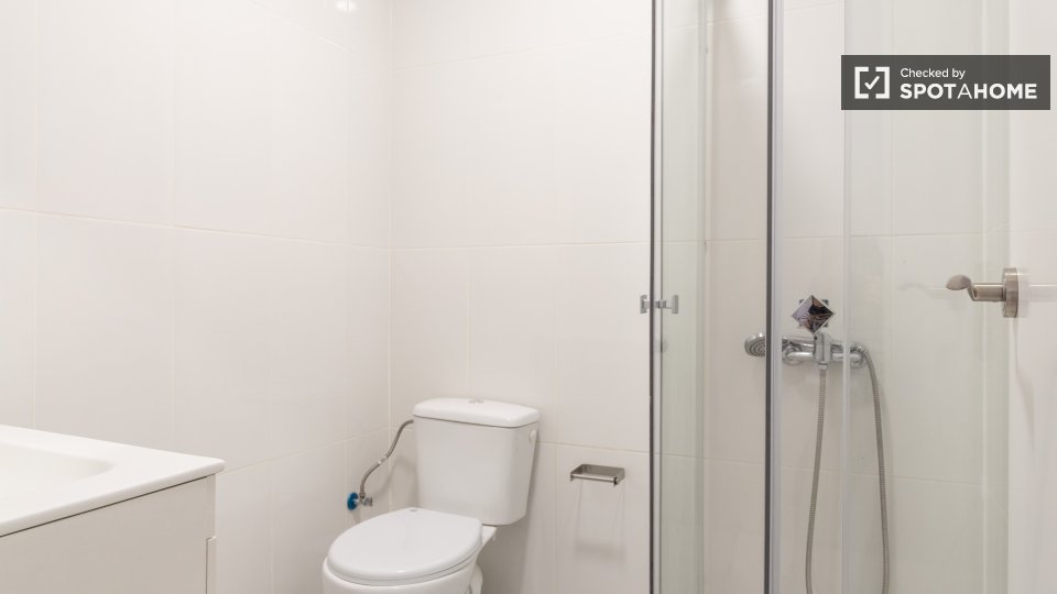 Double room Madrid, 4 beds — photo 64