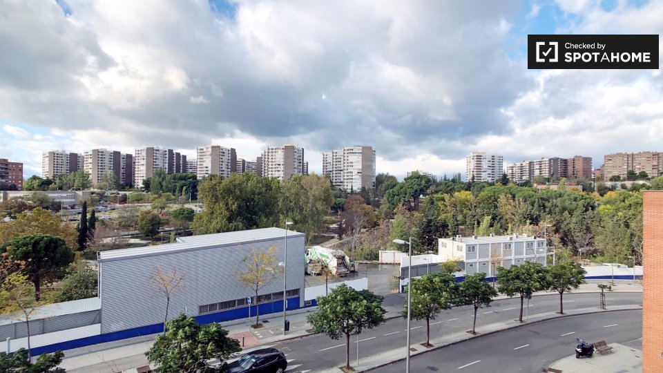 Double room Madrid, 2 beds, 75m² — photo 6