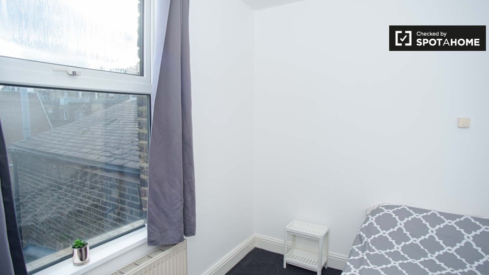 Double room London, 3 beds — photo 18
