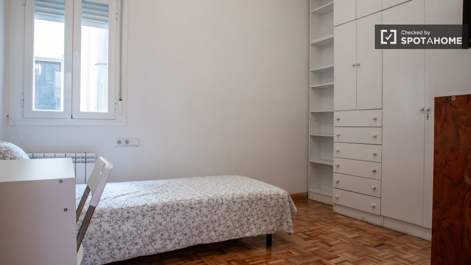 Double room Madrid, 5 beds, 120m² — photo 41