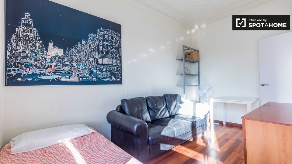 Double room Valencia, 5 beds, 100m² — photo 4