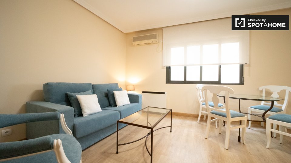 Apartment Madrid, 1 bed, 52m² — photo 1