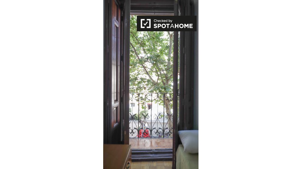 Double room Madrid, 5 beds, 90m² — photo 9