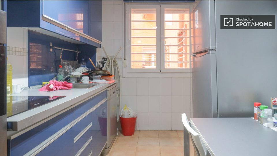 Double room Madrid, 3 beds — photo 6