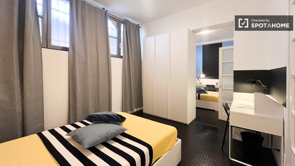 Double room Milan, 2 beds — photo 14