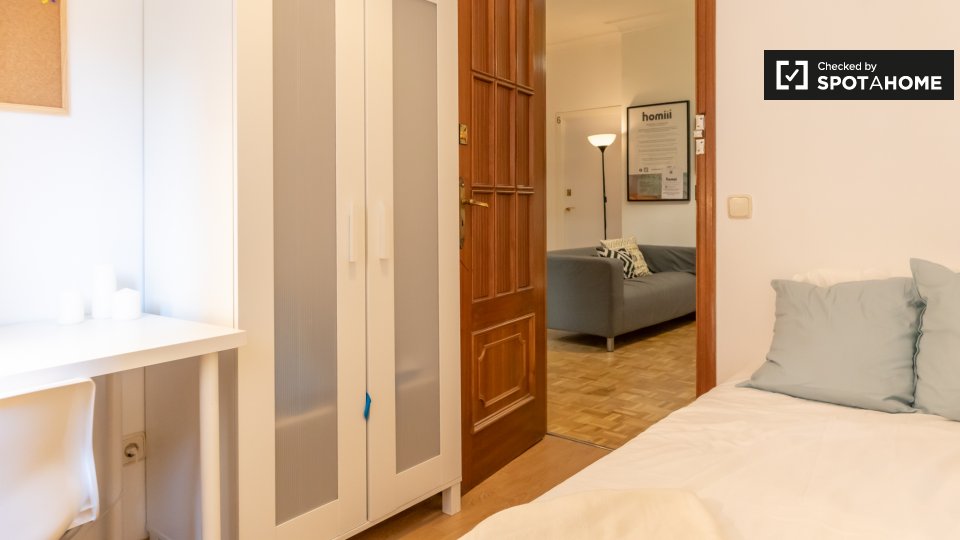 Double room Madrid, 6 beds, 152m² — photo 3