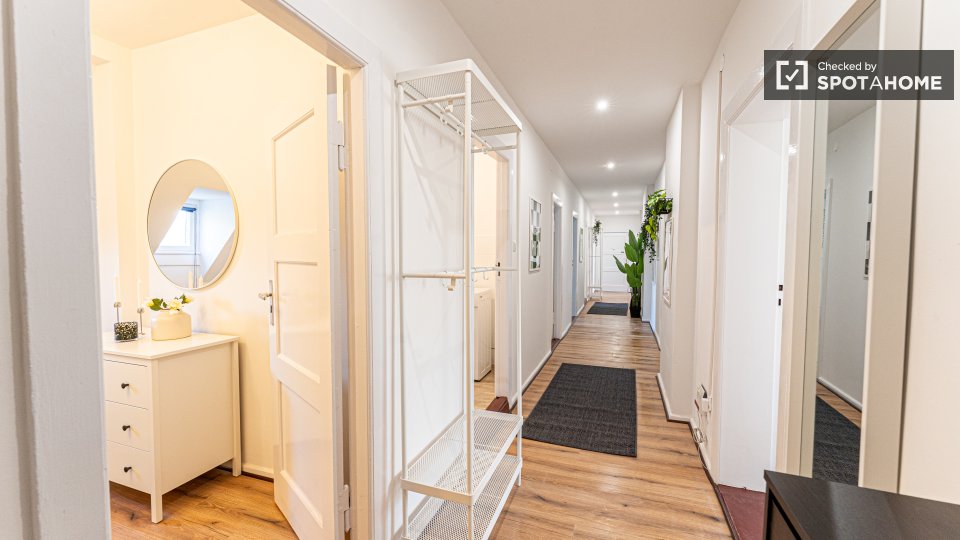 Double room Berlin, 9 beds, 135m² — photo 9