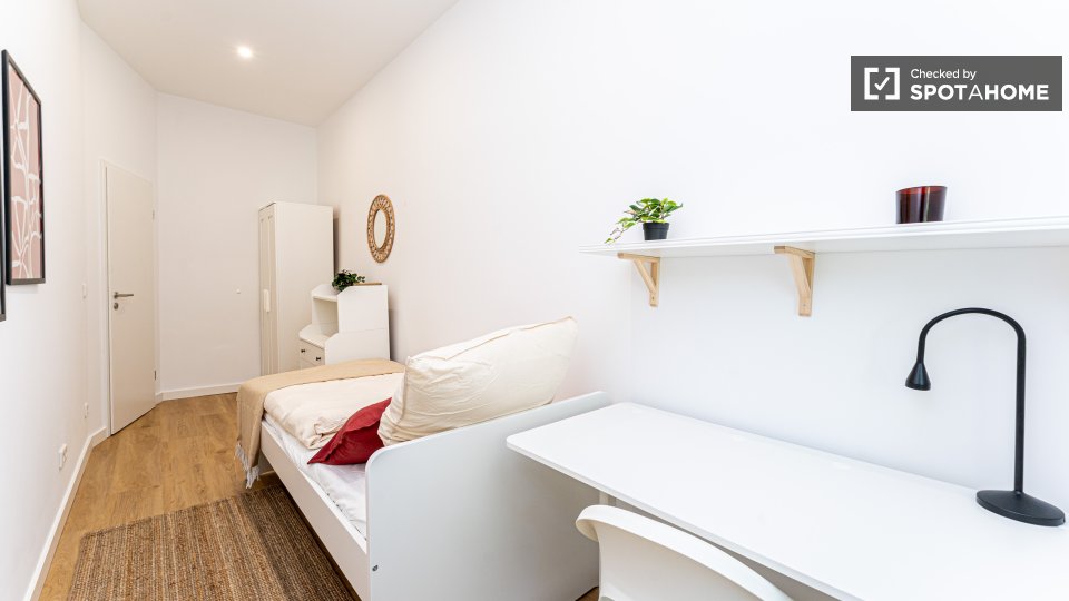 Double room Berlin, 4 beds, 59m² — photo 2