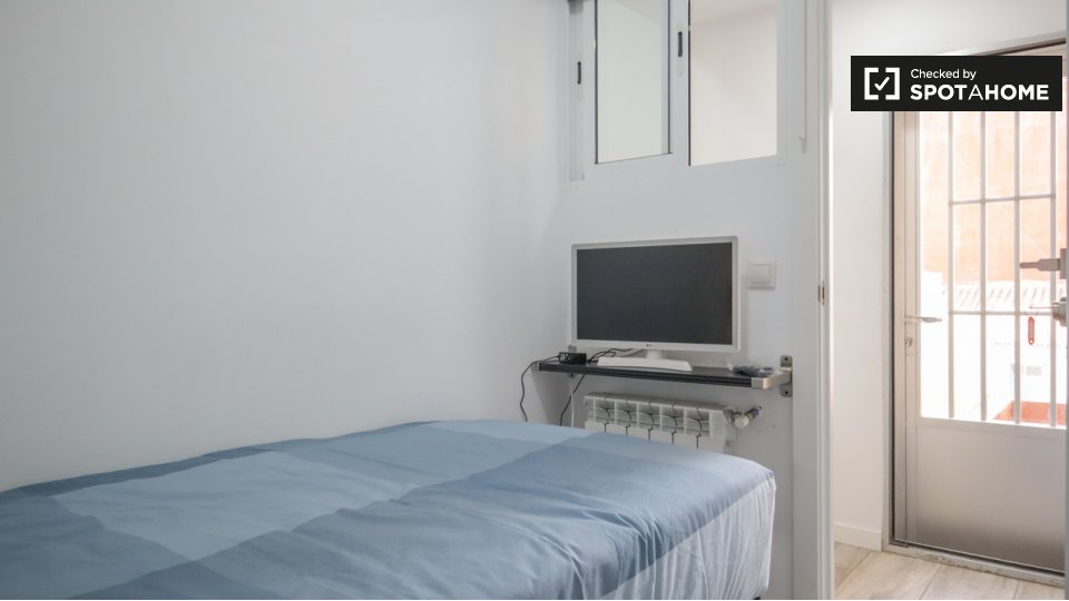 Double room Madrid, 5 beds — photo 17