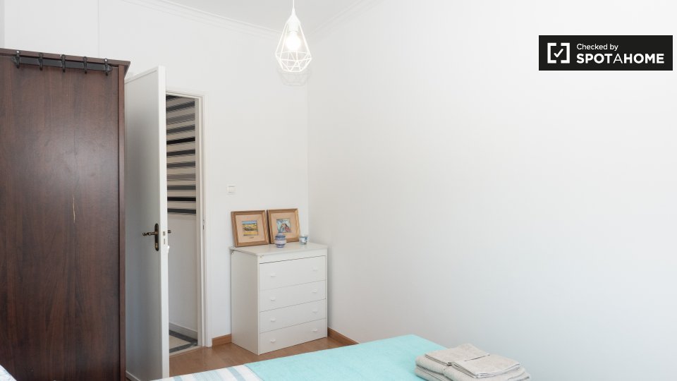 Double room Lisbon, 4 beds, 90m² — photo 5