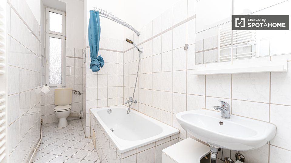 Double room Berlin, 2 beds, 62m² — photo 4