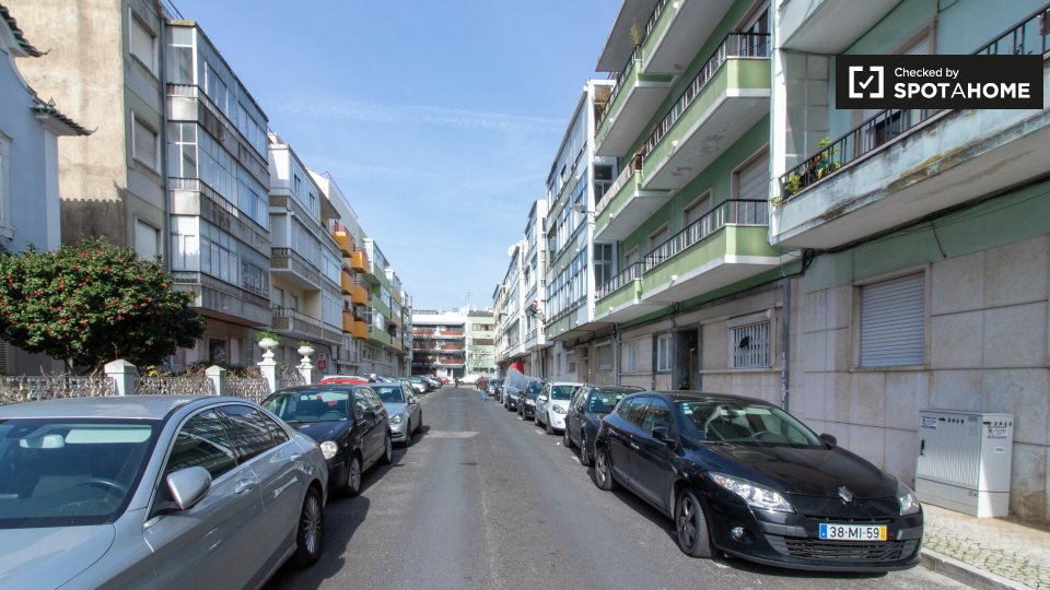 Double room Lisbon, 3 beds, 75m² — photo 20
