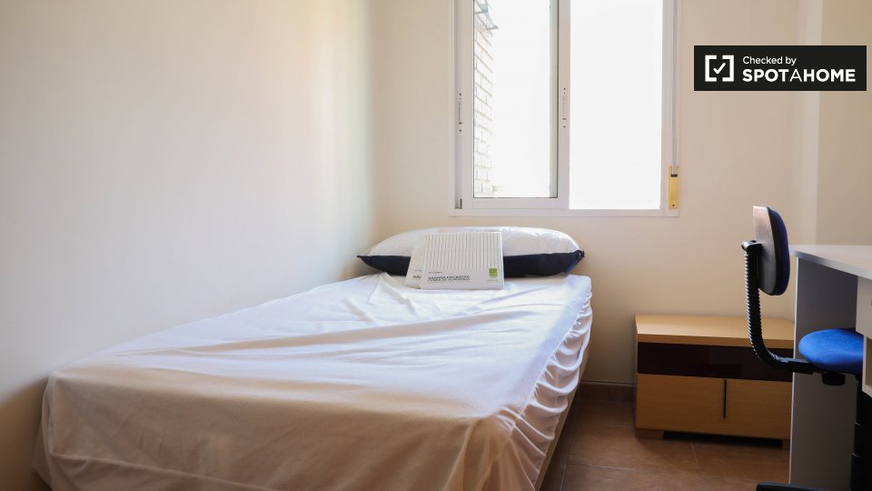 Double room Valencia, 4 beds, 80m² — photo 3