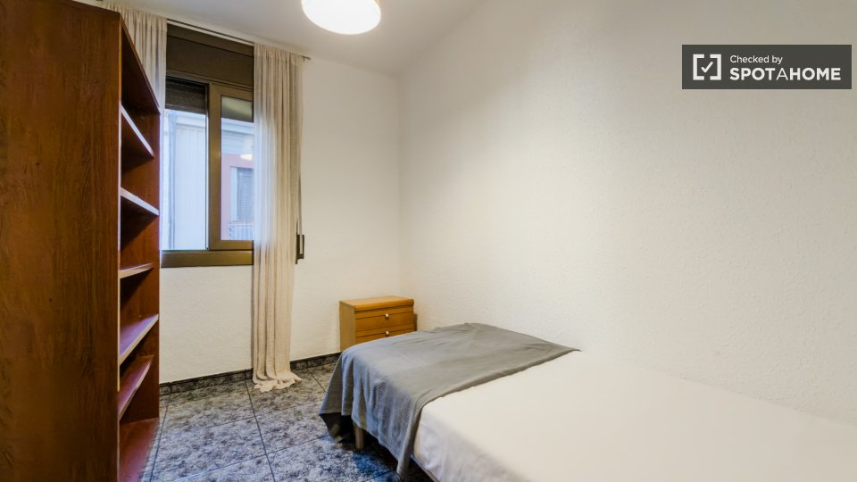 Apartment Barcelona, 3 beds, 70m² — photo 39