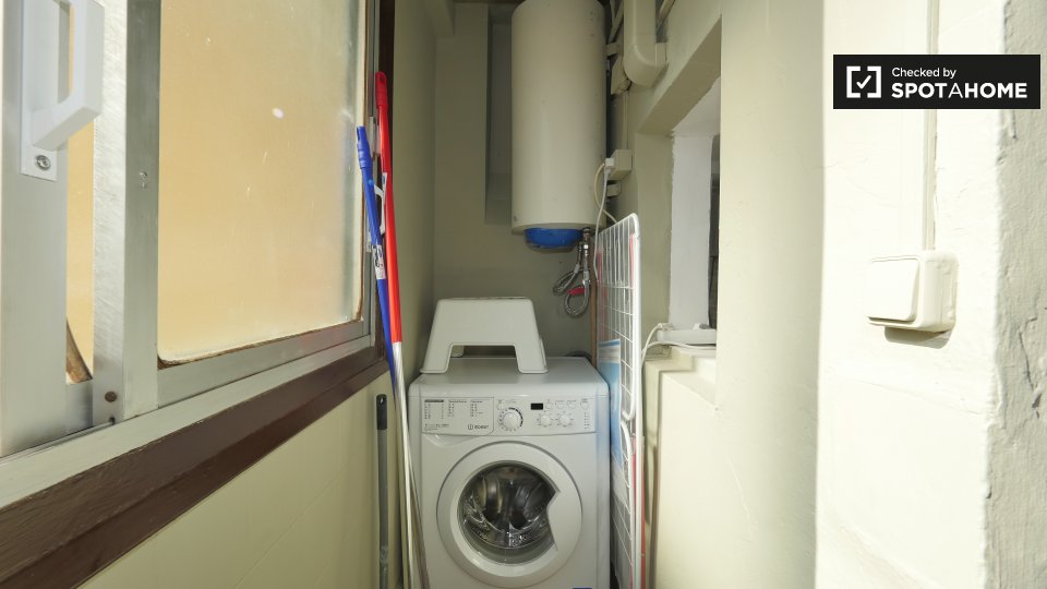 Double room Barcelona, 3 beds, 52m² — photo 8