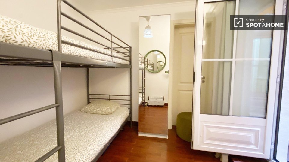 Apartment Lisbon, 2 beds, 79m² — photo 35