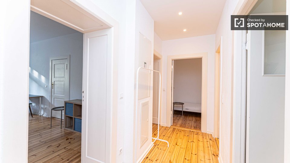 Double room Berlin, 3 beds, 73m² — photo 15