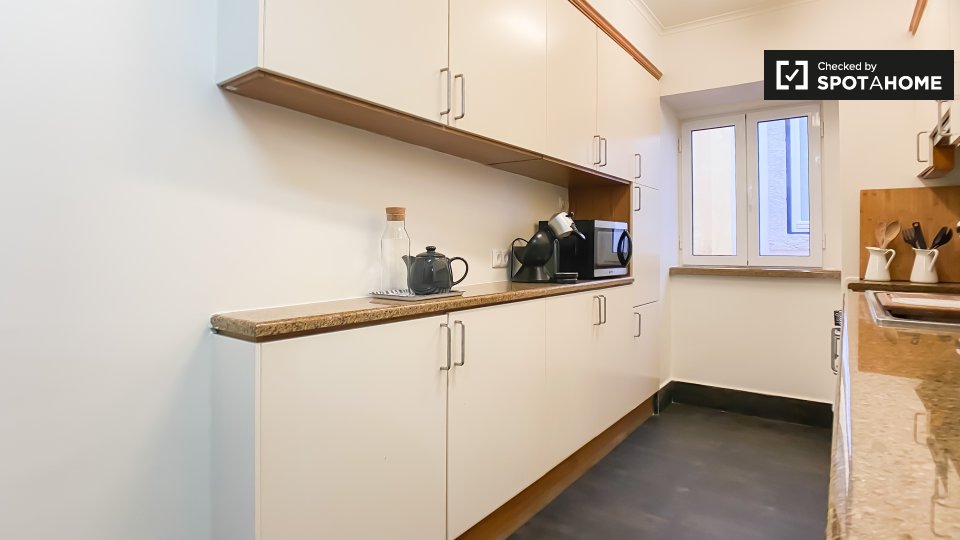 Apartment Lisbon, 2 beds, 65m² — photo 8