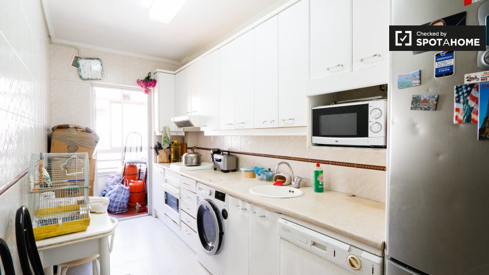 Double room Madrid, 5 beds, 125m² — photo 6