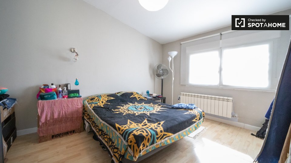 Double room Madrid, 5 beds, 150m² — photo 3