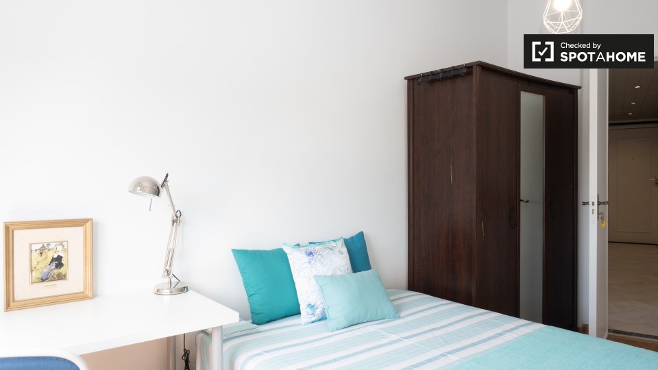 Double room Lisbon, 4 beds, 90m² — photo 3